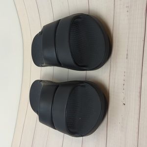 New OOFOS size 7 Black
